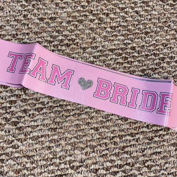 Team bride (5 sashes) - Picture 2 of 4
